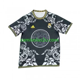 Camisolas de futebol Real Madrid Versace Edition Equipamento Principal Preto 2024/25 Manga Curta
